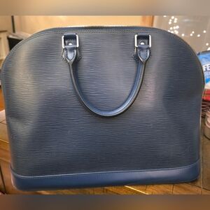 Authentic Preloved Louis Vuitton Alma GM Blue Epi Leather.